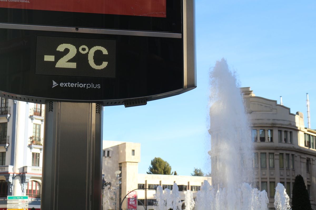 Los termómetros se han desplomado en la madrugada de este domingo llegando a alcanzar los 3,3 grados negativos en la capital.