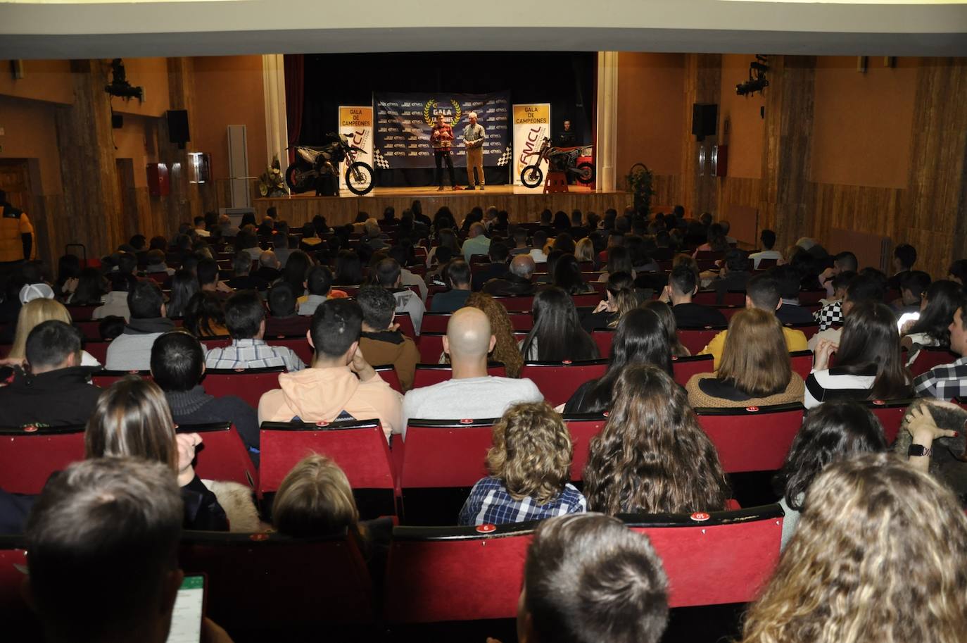 La Federación de Motociclismo de Castilla y León celebró la segunda gala del motor en Valencia de Don Juan.