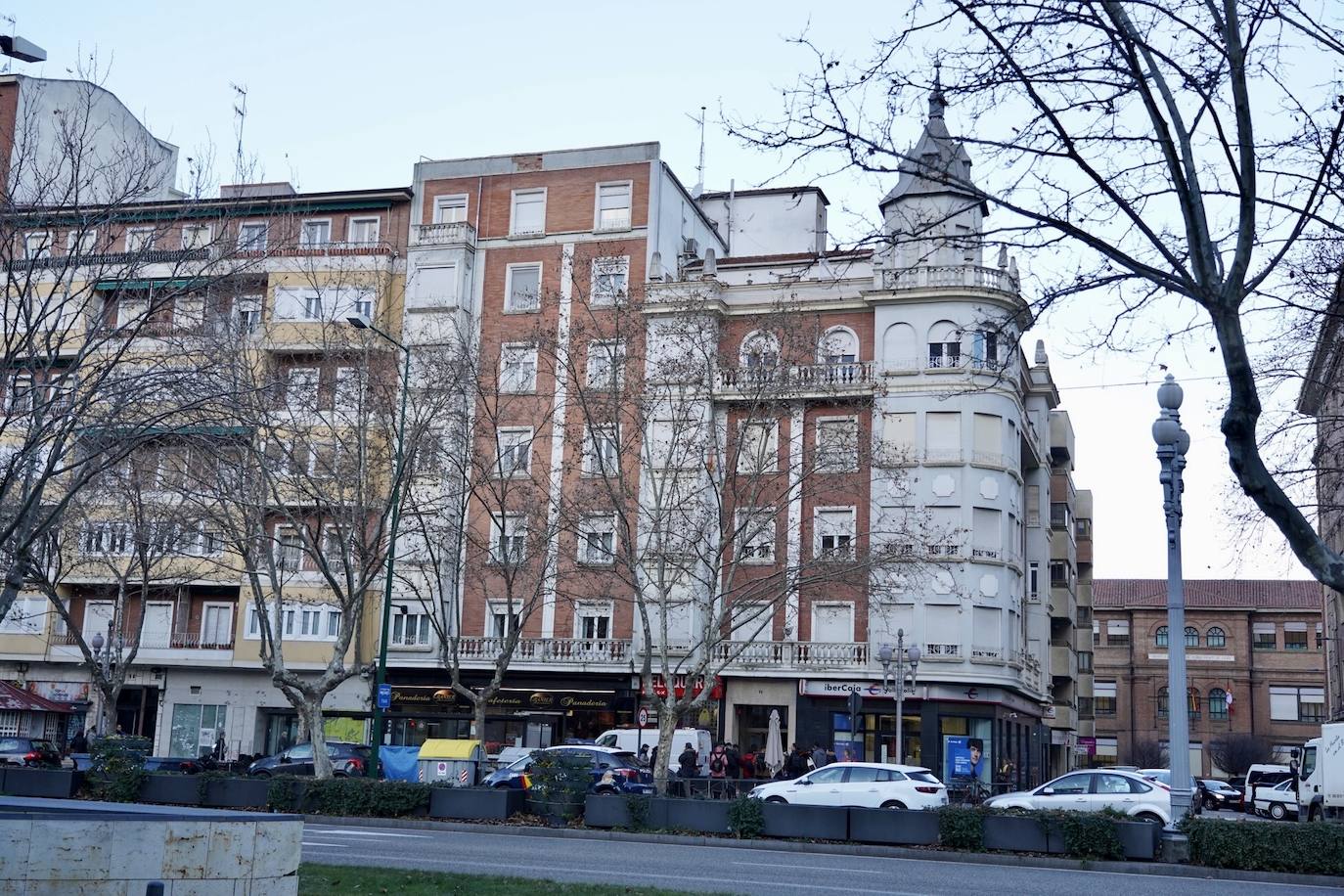 Mata a su mujer y a su hija de ocho años con arma blanca en Valladolid e intenta suicidarse.