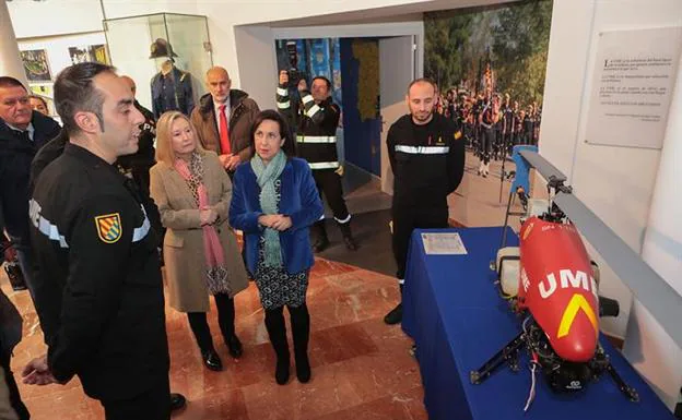 La ministra de Defensa, Margarita Robles, ha asistido este lunes a la presentación de la Unidad de Drones de la Unidad Militar de Emergencias (UDRUME) en el Cuartel General de la unidad