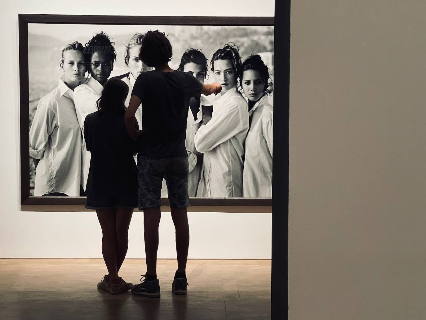 Una muestra de 50 fotografías de medio y gran formato realizadas por Luis Vidal Manceñido han acompañado durante los últimos meses a pacientes y acompañantes en su recorrido por el Hospital de León. 