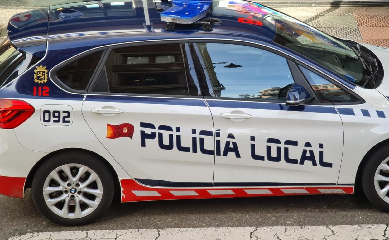 Los agentes contaron con la colaboración de la Policía Nacional para detener al supuesto ladrón de la frutería.