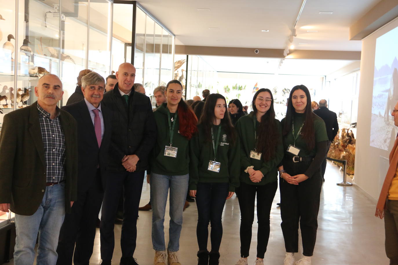 El Museo de Colecciones de la Universidad abre sus puertas a la sociedad leonesa | Ocho salas muestran parte de la colección de mamíferos, antrópodos, aves y mariposas que componen la mayor muestra de España con más de 2.500 aves de todo el mundo y 25.000 especies de mariposas | La colección biológica se amplía con una muestra patrimonial con más de mil objetos de investigación del siglo XIX.