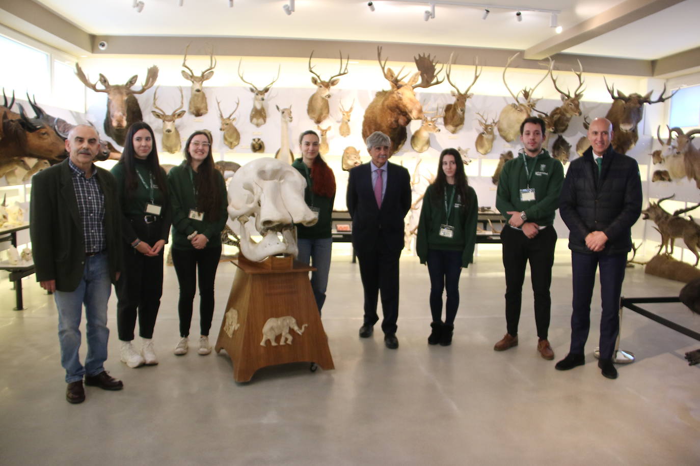 El Museo de Colecciones de la Universidad abre sus puertas a la sociedad leonesa | Ocho salas muestran parte de la colección de mamíferos, antrópodos, aves y mariposas que componen la mayor muestra de España con más de 2.500 aves de todo el mundo y 25.000 especies de mariposas | La colección biológica se amplía con una muestra patrimonial con más de mil objetos de investigación del siglo XIX.