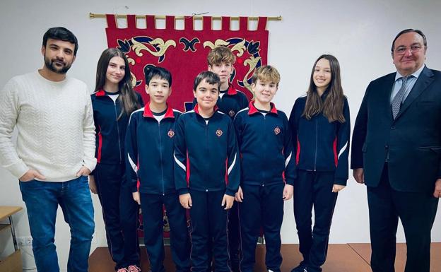 Una de los grupos ganadores del colegio Leonés.