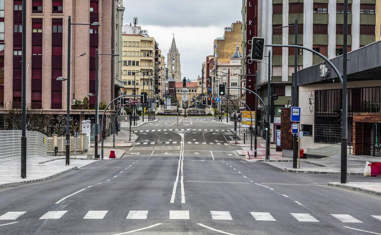 Calles vacías en la capital leonesa durante la cuarentena de 2020. 