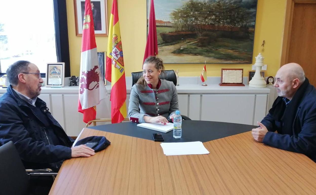 La delegada de la Junta en León se reúne con miembros de la Fundación de Artes, Letras y Ciencias de León.