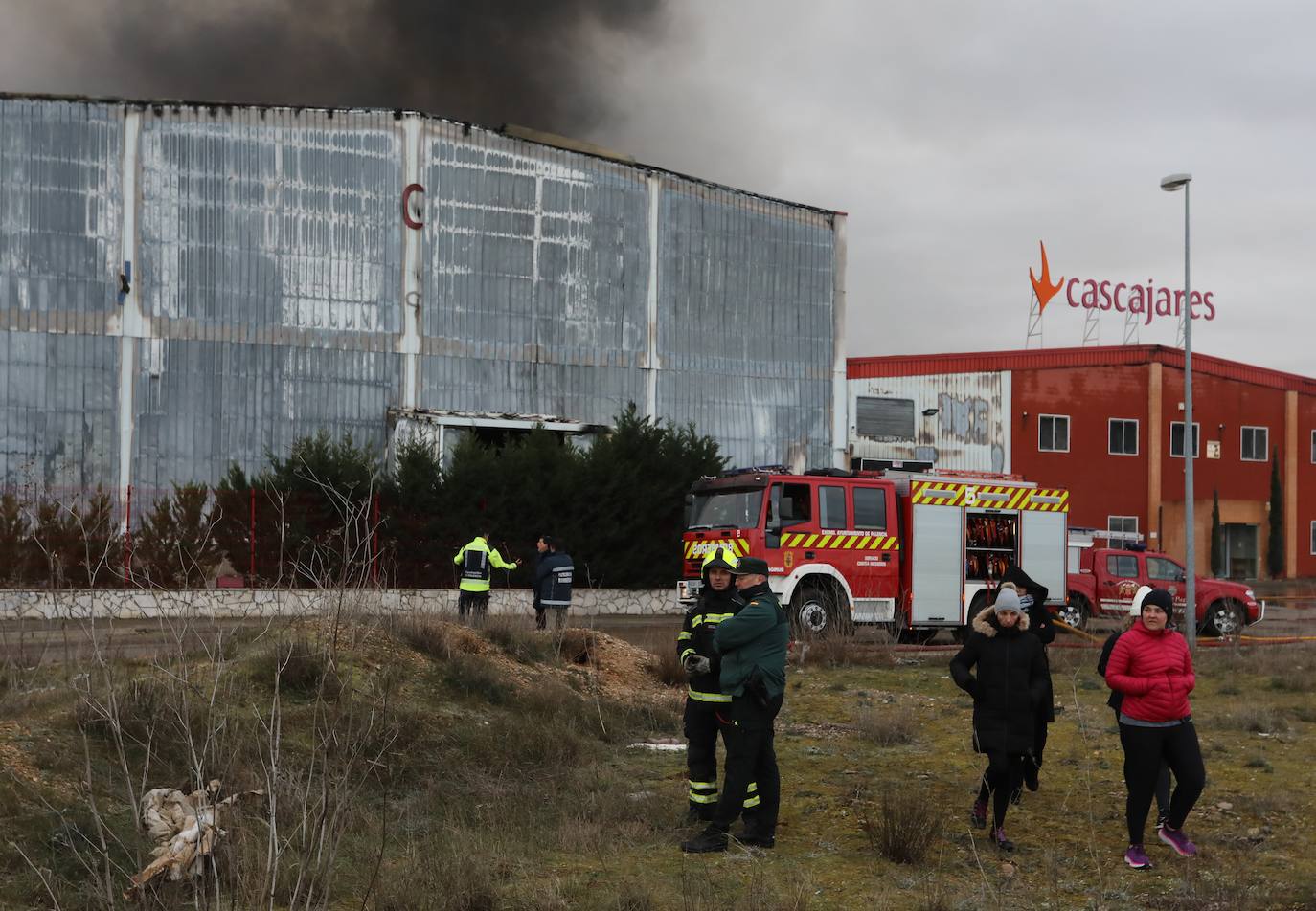 Incendio en la empresa Cascajares en el polígono de Dueñas de Palencia.