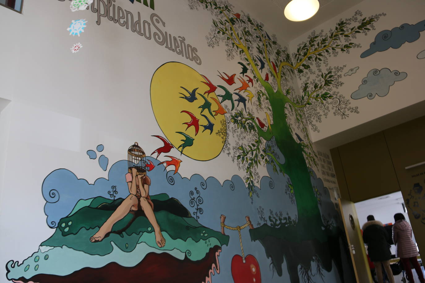 La consejera de Isabel Blanco visita el Centro Salud Mental León.