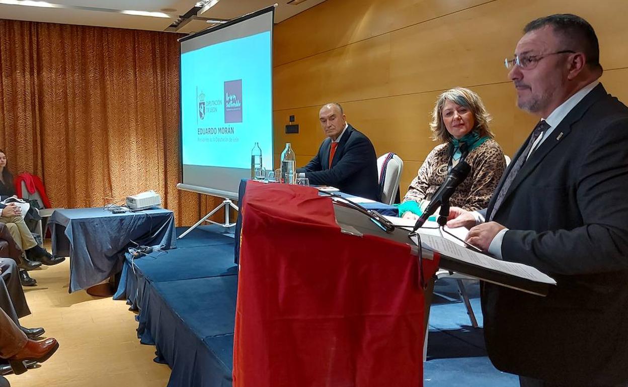 El presidente de la Diptuación de León, Eduardo Morán, en Sevilla.