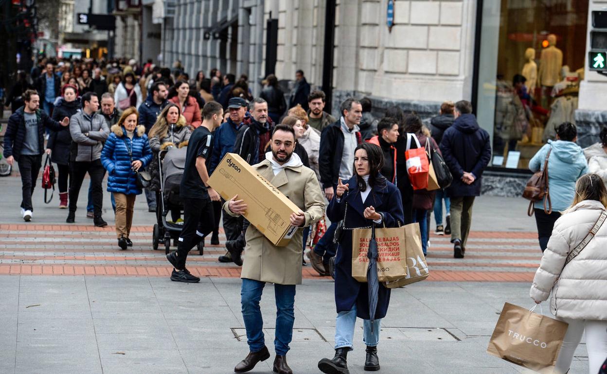 La economía creció un 5,5% en 2022, un punto más de lo previsto, pese a la inflación