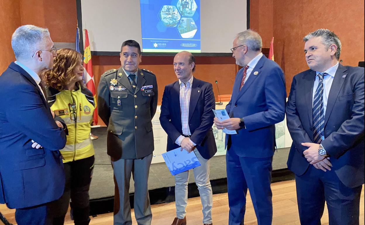 La presentación de la Guía de Asistencia en Urgencias reunió a numerosos facultativos en el Castillo.l