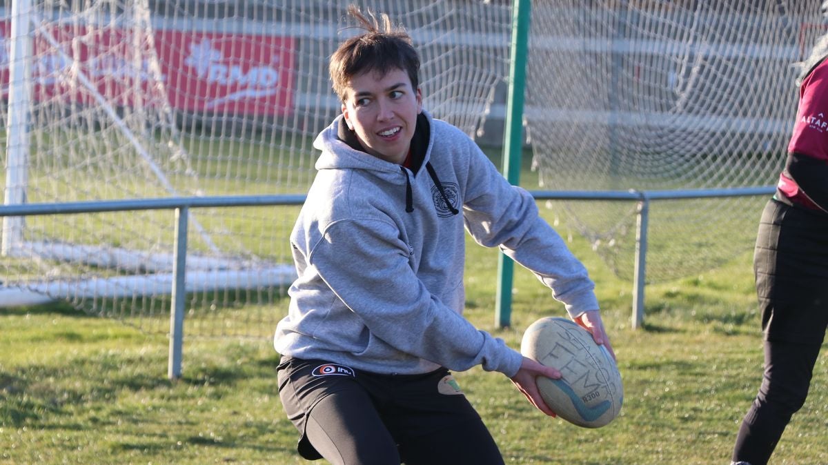 Las Leonas Mater, el equipo de rugby conformado por madres de jugadores de la cantera del León Rugby Club, ha iniciado su andadura en estos meses