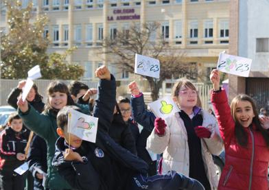 Imagen secundaria 1 - El Colegio La Asunción de Ponferrada y de León celebran el Día Escolar de la Paz