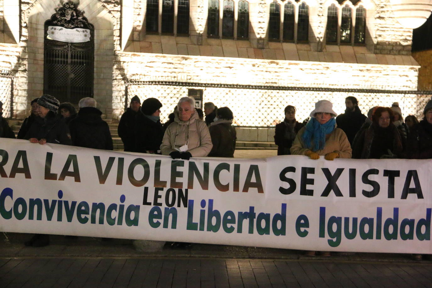 La plataforma contra la violencia machista en León convoca frente a Botines otro lunes sin sol.