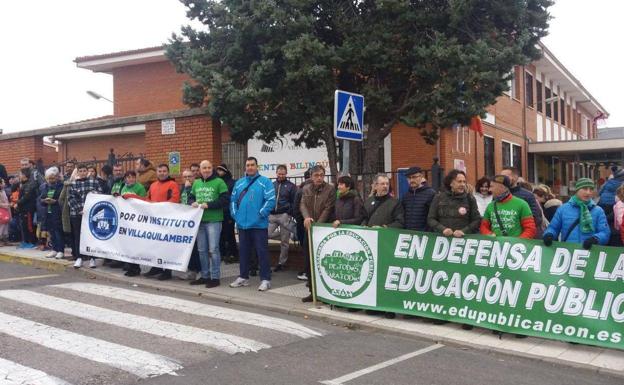 Imagen de archivo de una concentración anterior de la plataforma 'Por un instituto en Villaquilambre'.