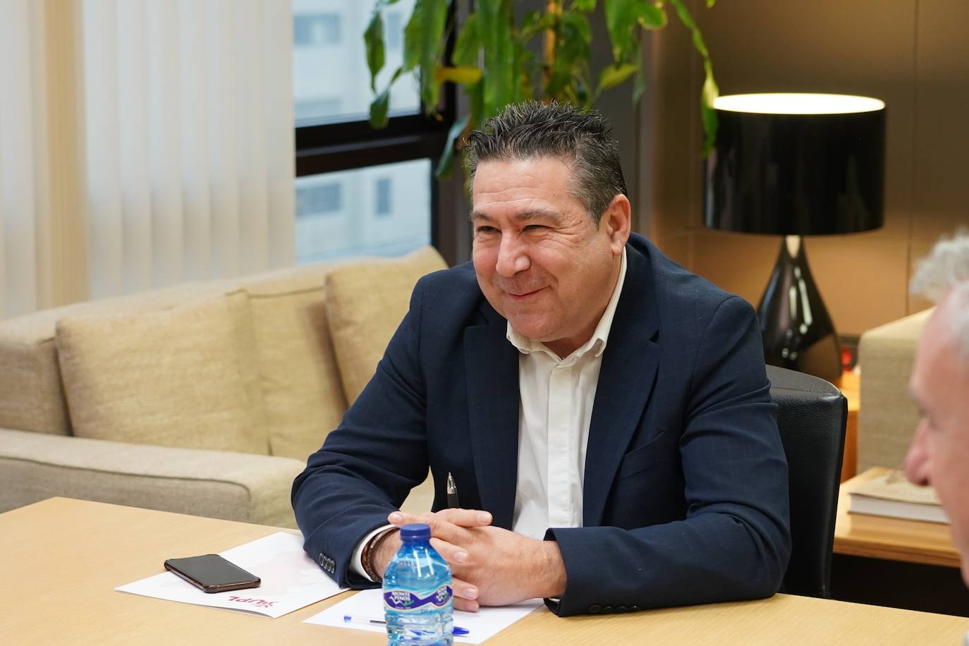 El portavoz del Grupo Parlamentario Popular de las Cortes de Castilla y León, Raúl de la Hoz, se reúne con los portavoces de UPL y Soria ¡Ya!, Luis Mariano Santos y José Ángel Ceña, dentro de la ronda de diálogo orientado a los nombramientos de las instituciones propias de la Comunidad.