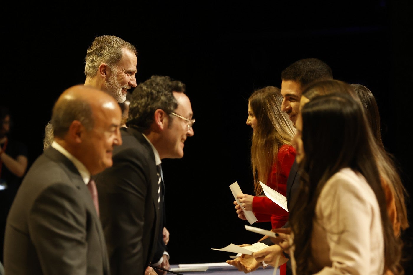 Las leonesas Soraya Luego y Belén González reciben de manos del rey sus credenciales como juezas. En el acto, celebrado en Barcelona, recibieron sus credenciales 171 integrantes –125 mujeres y 46 hombres- de la LXXI promoción de la Carrera Judicial.