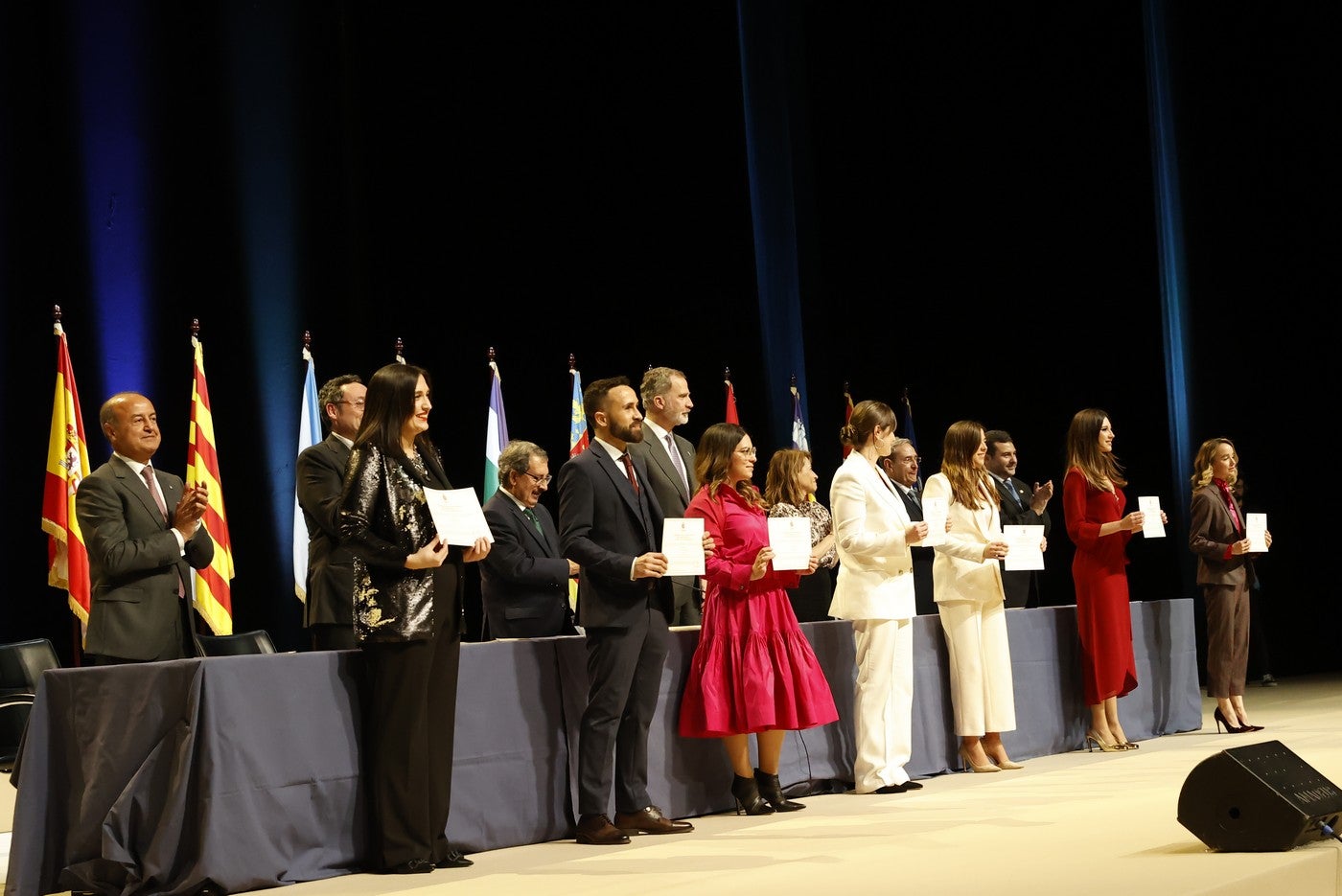 Las leonesas Soraya Luego y Belén González reciben de manos del rey sus credenciales como juezas. En el acto, celebrado en Barcelona, recibieron sus credenciales 171 integrantes –125 mujeres y 46 hombres- de la LXXI promoción de la Carrera Judicial.