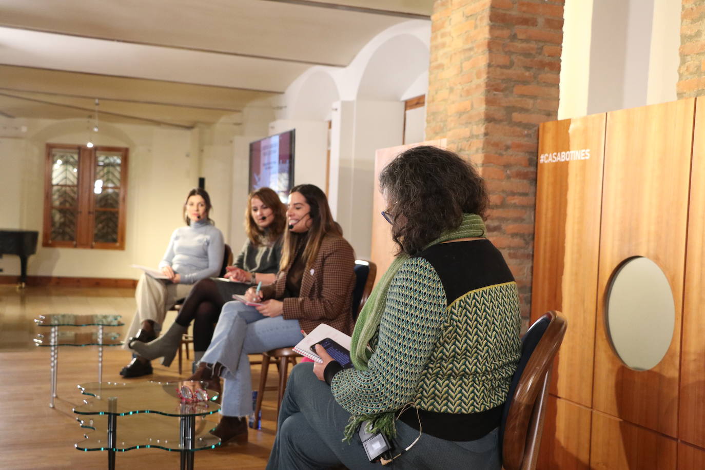 Los socialistas organizan una jornada que reúne a expertas de diferentes ámbitos para reflexionar sobre los instrumentos legales para defender los derechos de las mujeres, a raíz de las medidas antiabortistas impulsadas por Vox. 