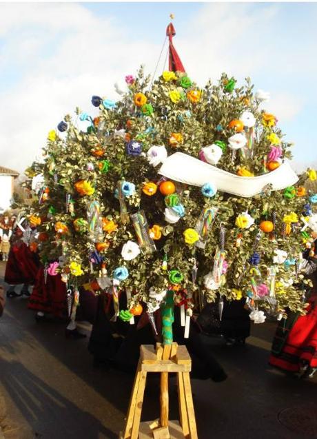 Imagen - El ramo, elemento esencial de Las Candelas. Imagen facilitada por la Junta Vecinal y recogida en el portal de turismo de la Diputación de León.