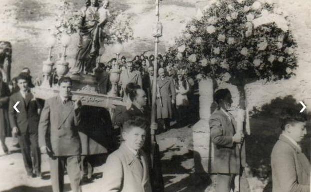 Procesion de las Candelas en 1959. Imagen de G. David Cerezal recogida en el portal de Turismo de la Diputación de León.