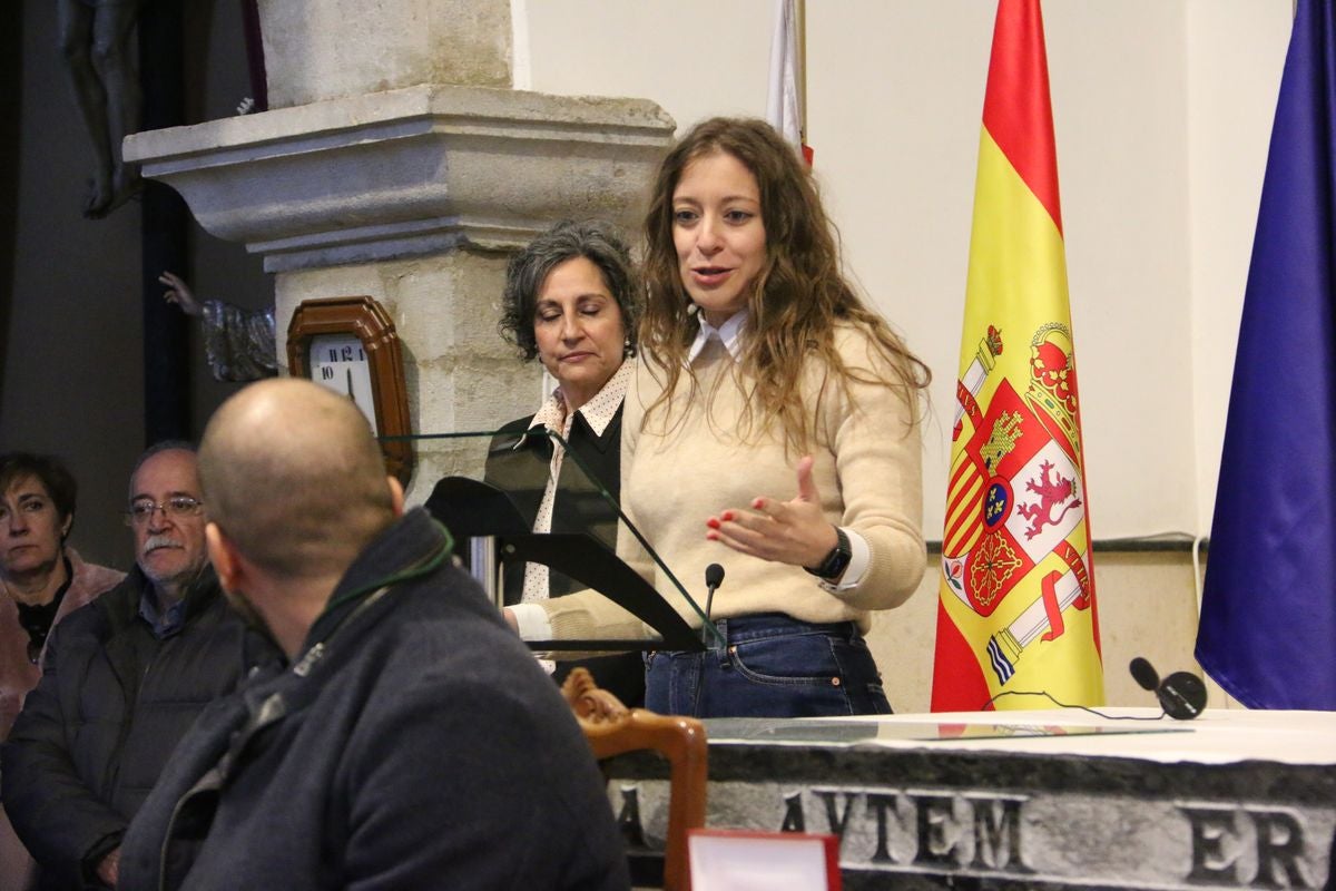 Pablo Álvarez ha recibido este viernes el reconocimiento como Hijo Adoptivo de la localidad de Riello de donde proceden sus padres y abuelos y dónde él ha pasado sus veranos.