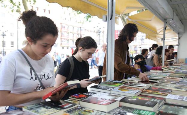 Casi 21.000 jóvenes de la comunidad se benefician del Bono Cultural.