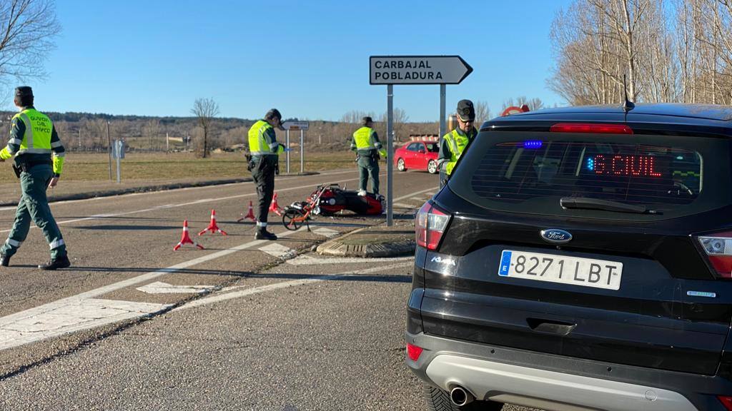 Muere una motorista de 34 años tras colisionar con un coche