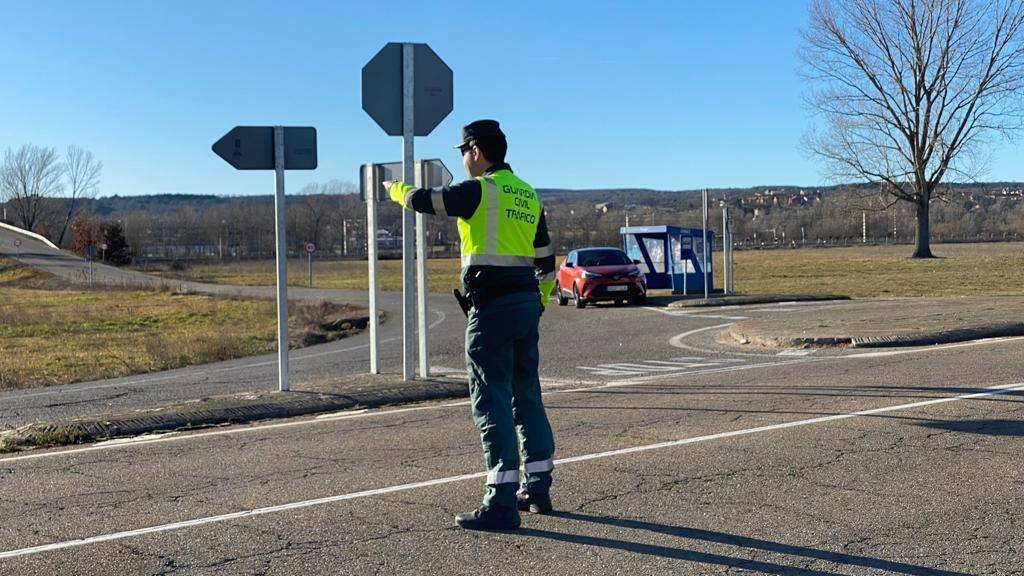 Muere una motorista de 34 años tras colisionar con un coche