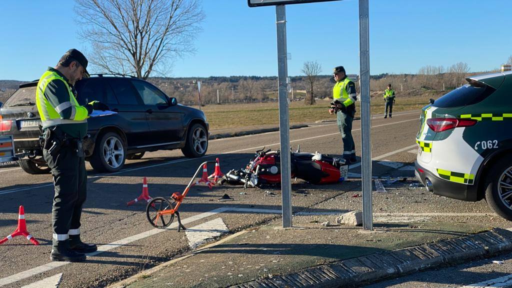 Muere una motorista de 34 años tras colisionar con un coche