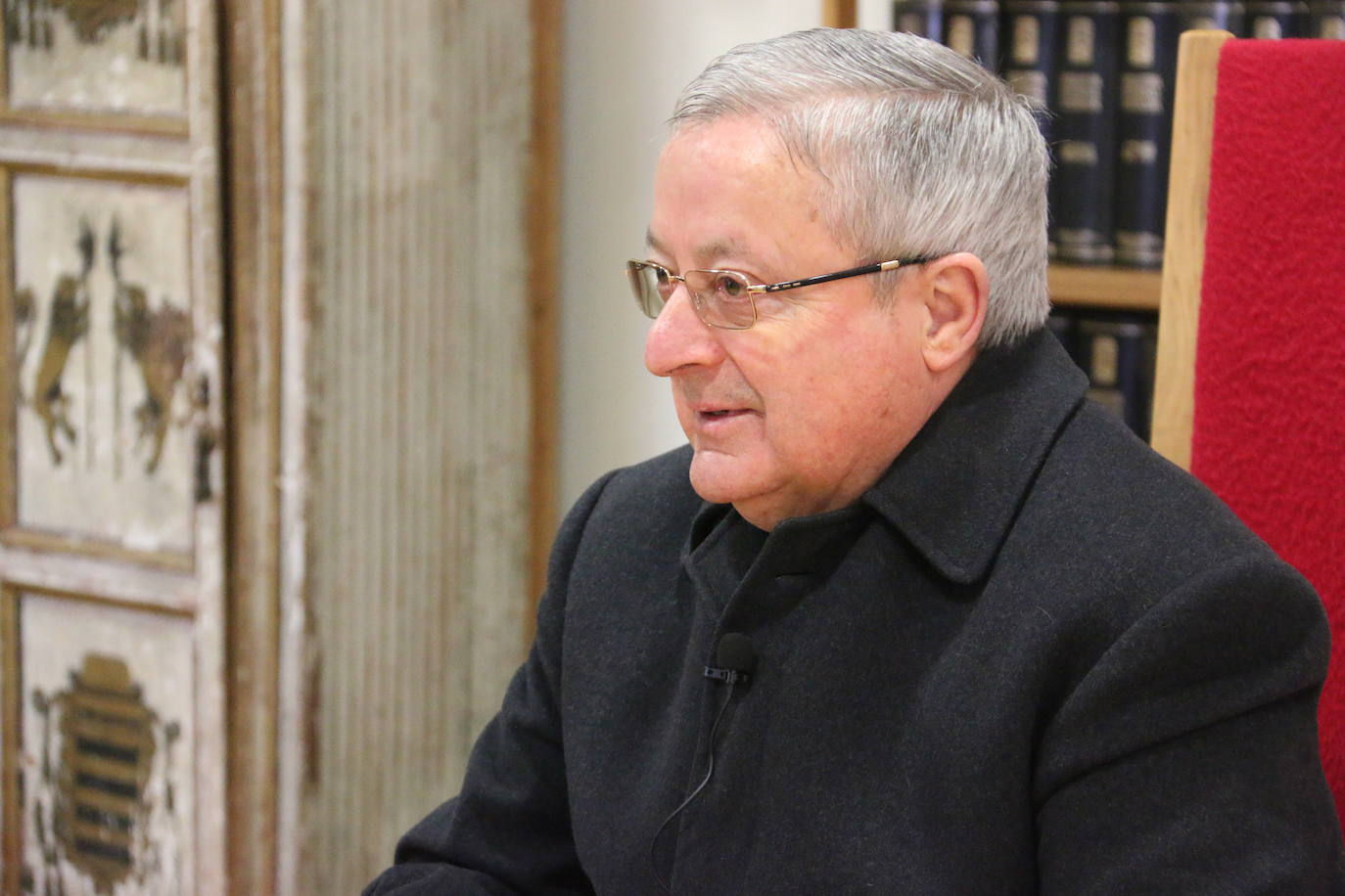 Francisco Rodríguez Llamazares y Luis García Gutiérrez en una de las salas de reuniones que tiene la basílica de San Isidoro.