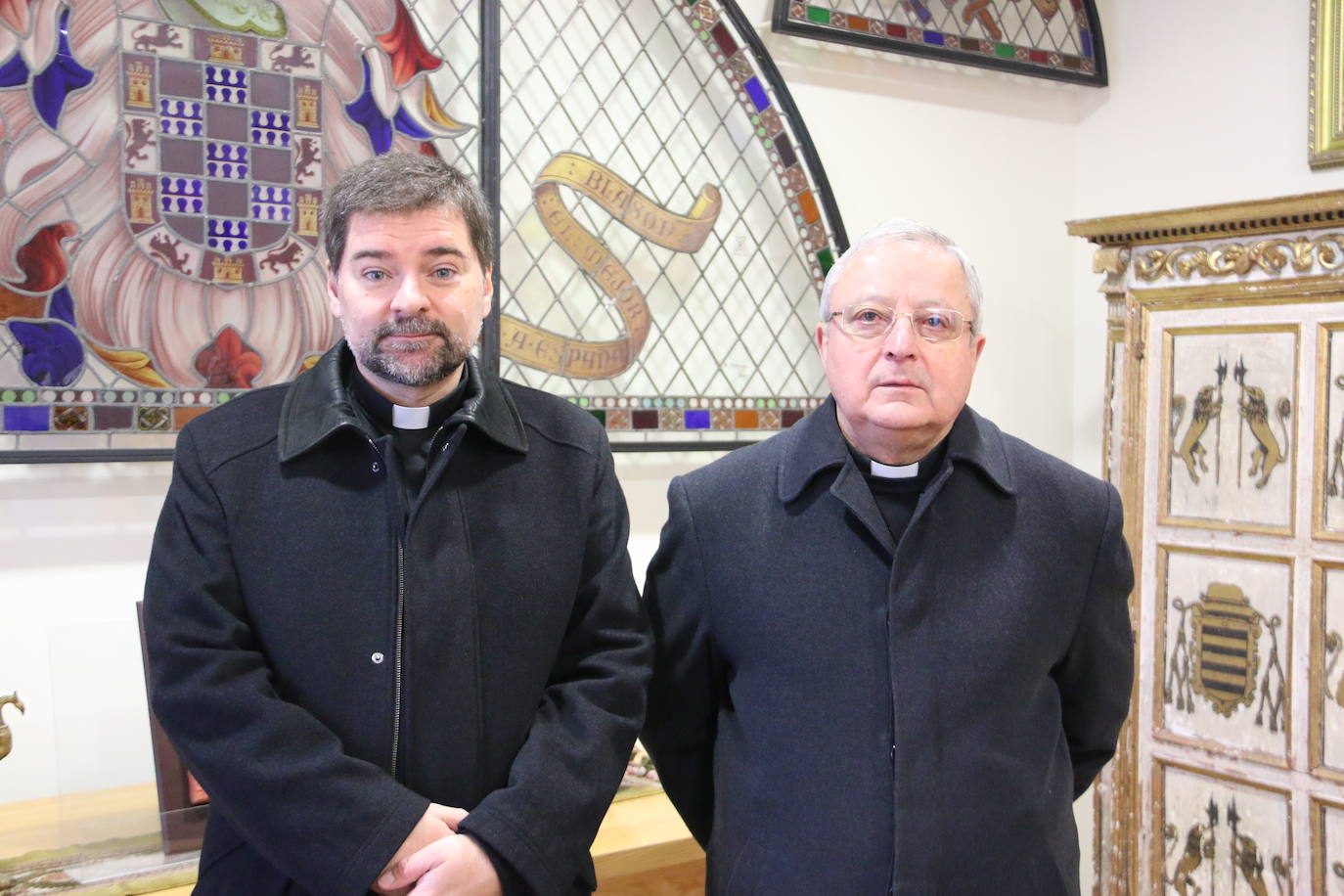 Francisco Rodríguez Llamazares y Luis García Gutiérrez en una de las salas de reuniones que tiene la basílica de San Isidoro.