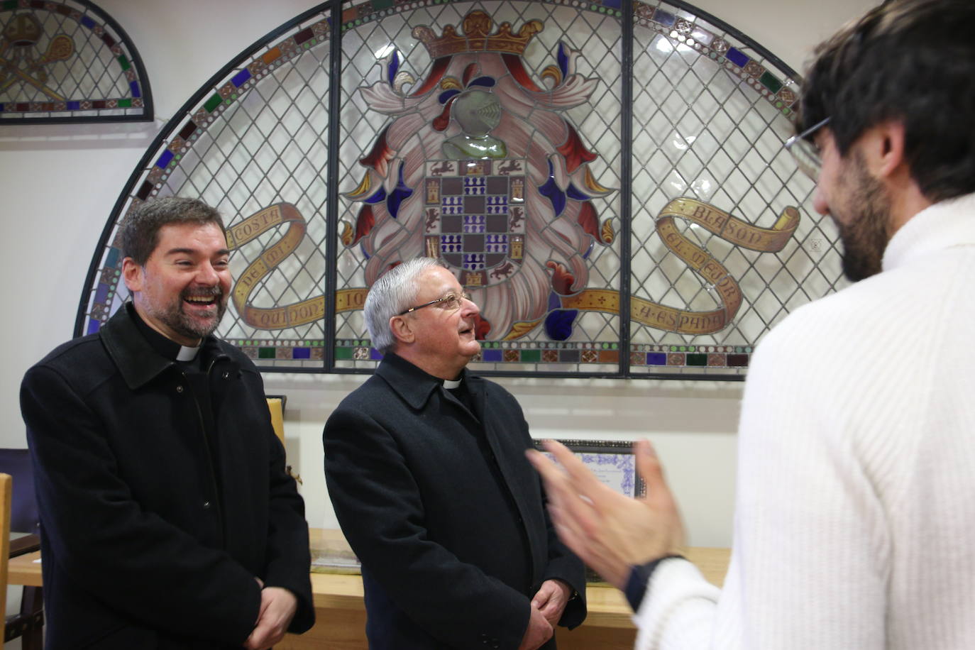 Francisco Rodríguez Llamazares y Luis García Gutiérrez en una de las salas de reuniones que tiene la basílica de San Isidoro.