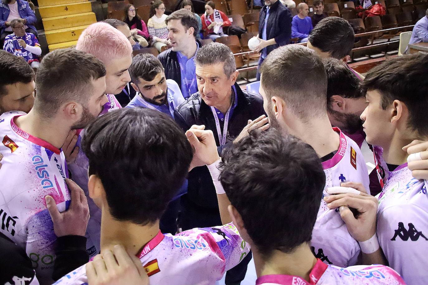 El conjunto leonés no pudo vencer en León en el primer partido de la segunda vuelta.