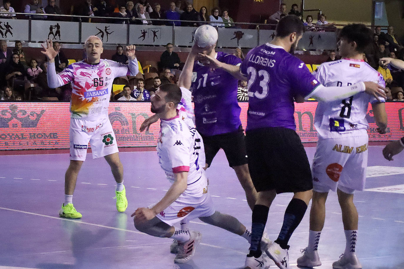 El conjunto leonés no pudo vencer en León en el primer partido de la segunda vuelta.