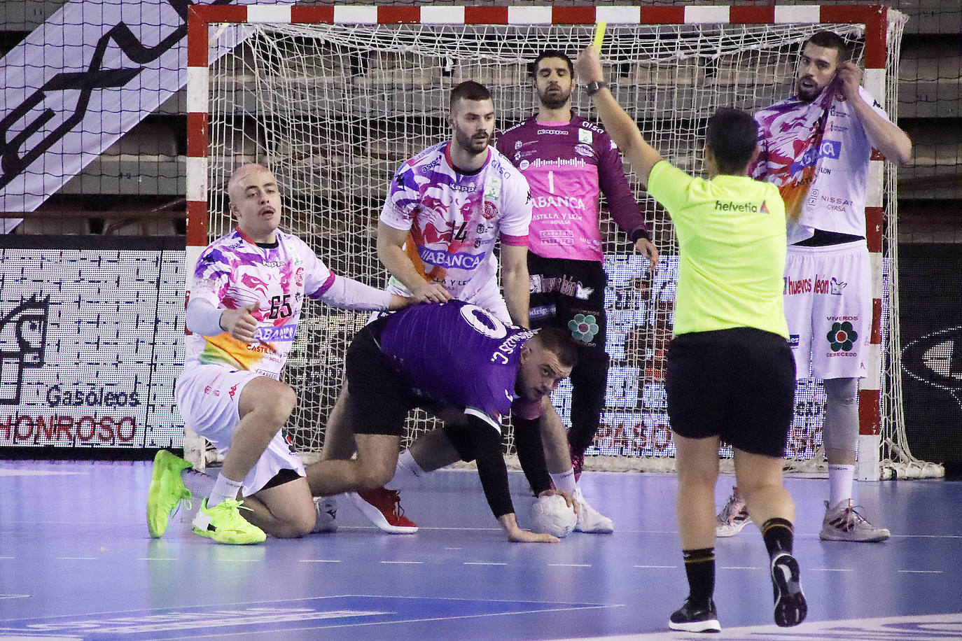 El conjunto leonés no pudo vencer en León en el primer partido de la segunda vuelta.