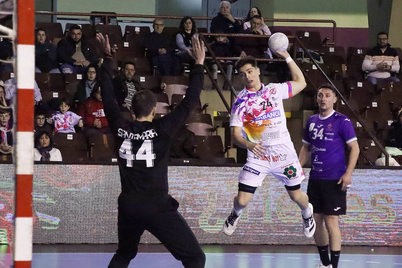 El conjunto leonés no pudo vencer en León en el primer partido de la segunda vuelta.