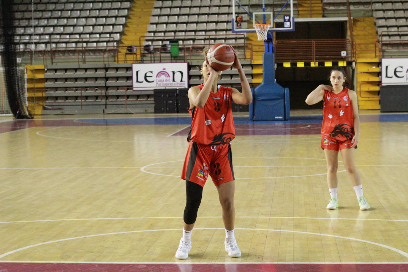 Fotos: Partido entre el BF León y el Mijas