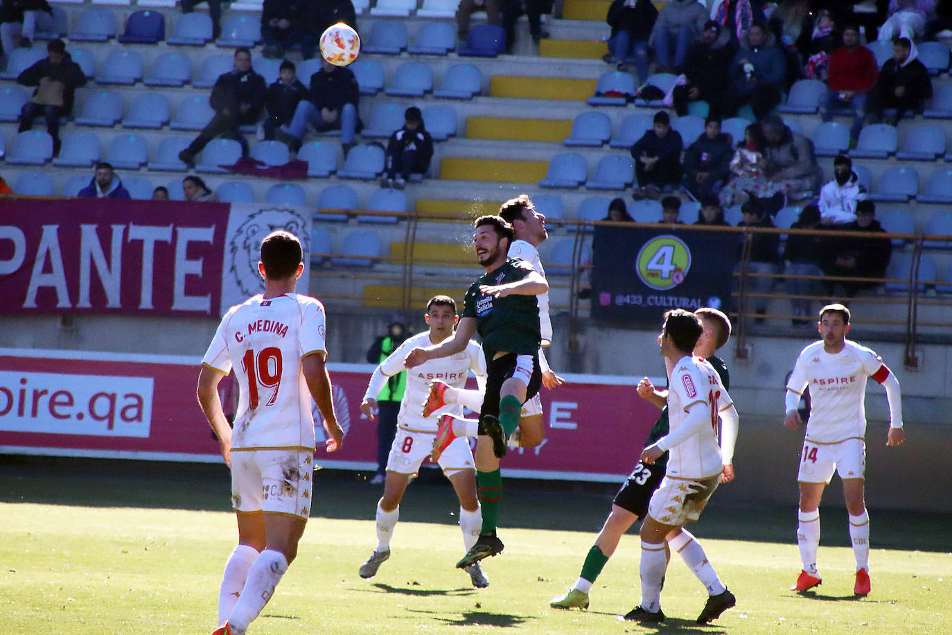 Ambos equipos tuvieron escasas ocasiones y acabaron firmando el empate sin goles.