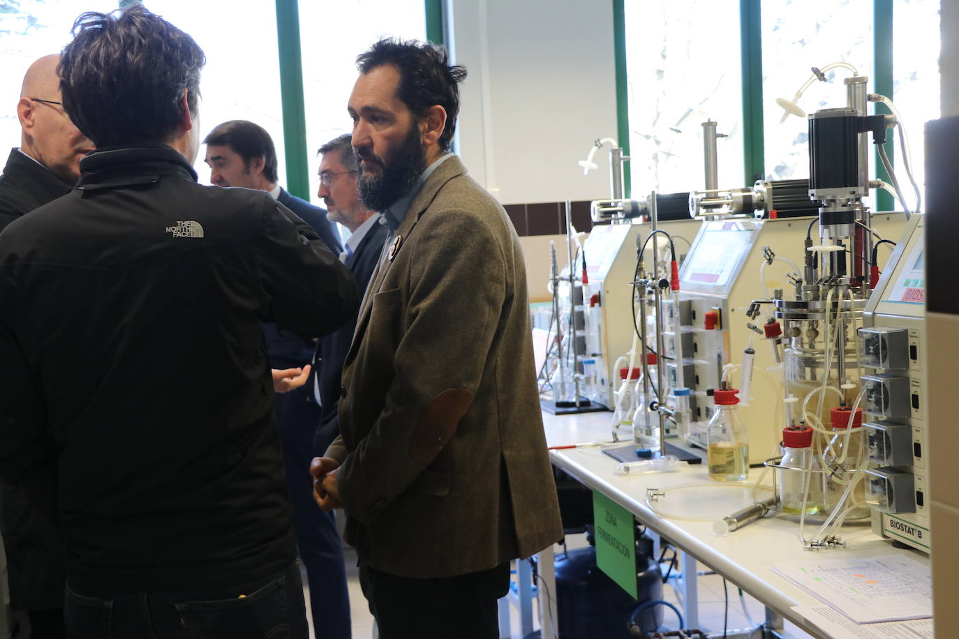 El consejero anuncia la inversión para que el instituto retome su actividad biotecnológica de investigación.