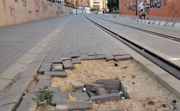 Imagen de la plataforma de Feve en León, finalizada, sin uso y sin previsión temporal de estreno. 