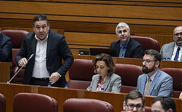 Luis Mariano Santos interviene en el pleno de las Cortes de Castilla y León.