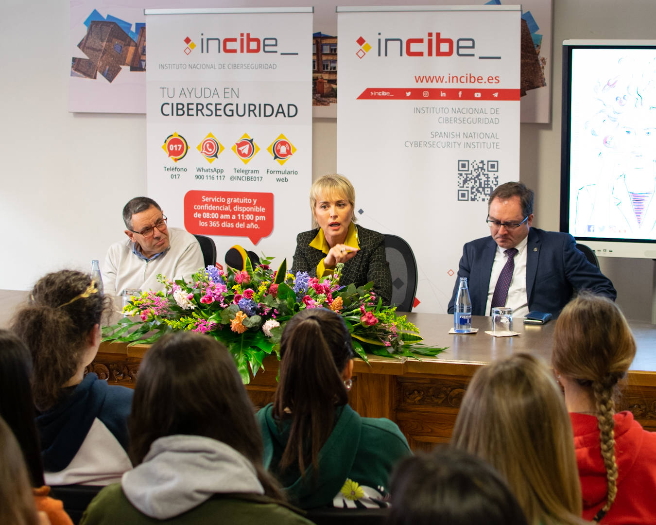 La Secretaria de Estado de Digitalización e Inteligencia Digital mantiene un encuentro con alumnas del centro de bachillerato científico-tecnológico, del último curso de ESO y de ciclos formativos