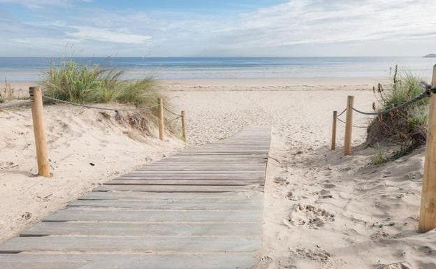 Entrada a una playa/Archivo