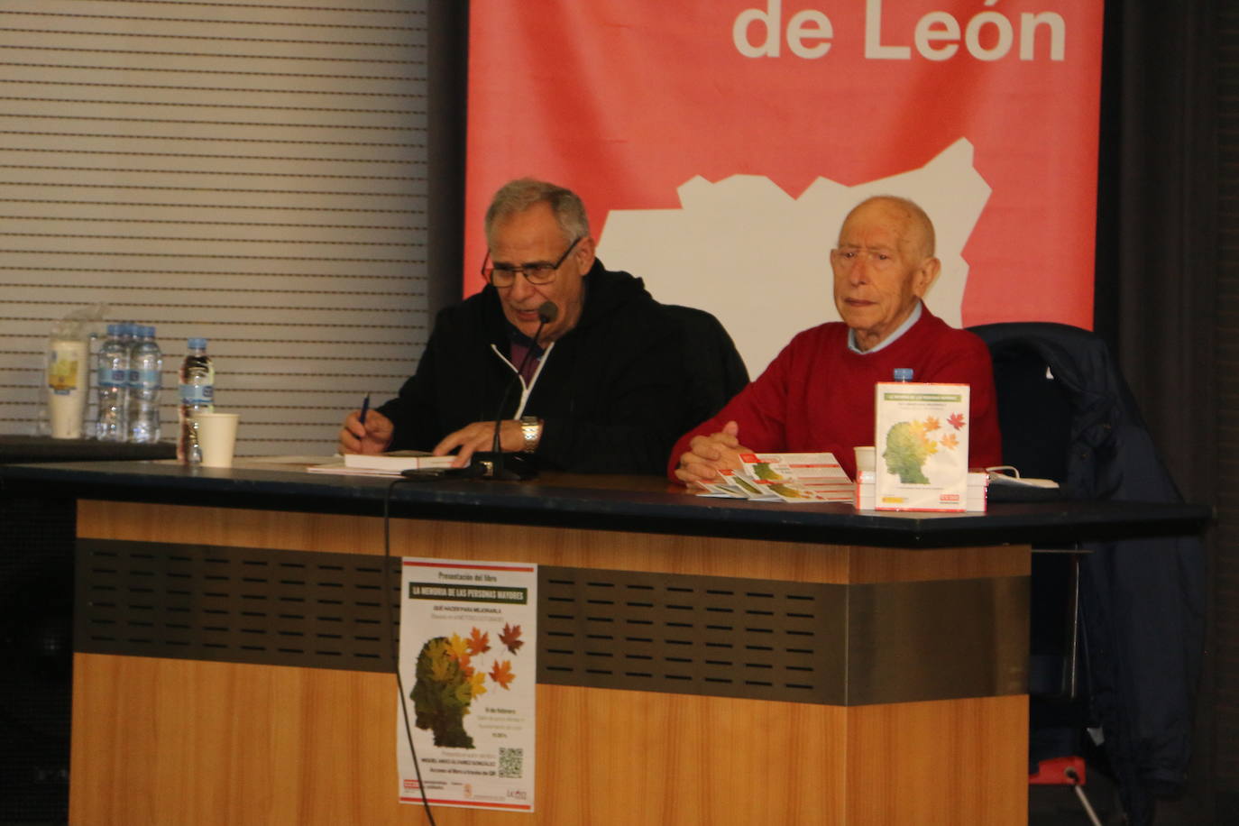 Presentación del libro en el salón de actos del Ayuntamiento de Ordoño II. 