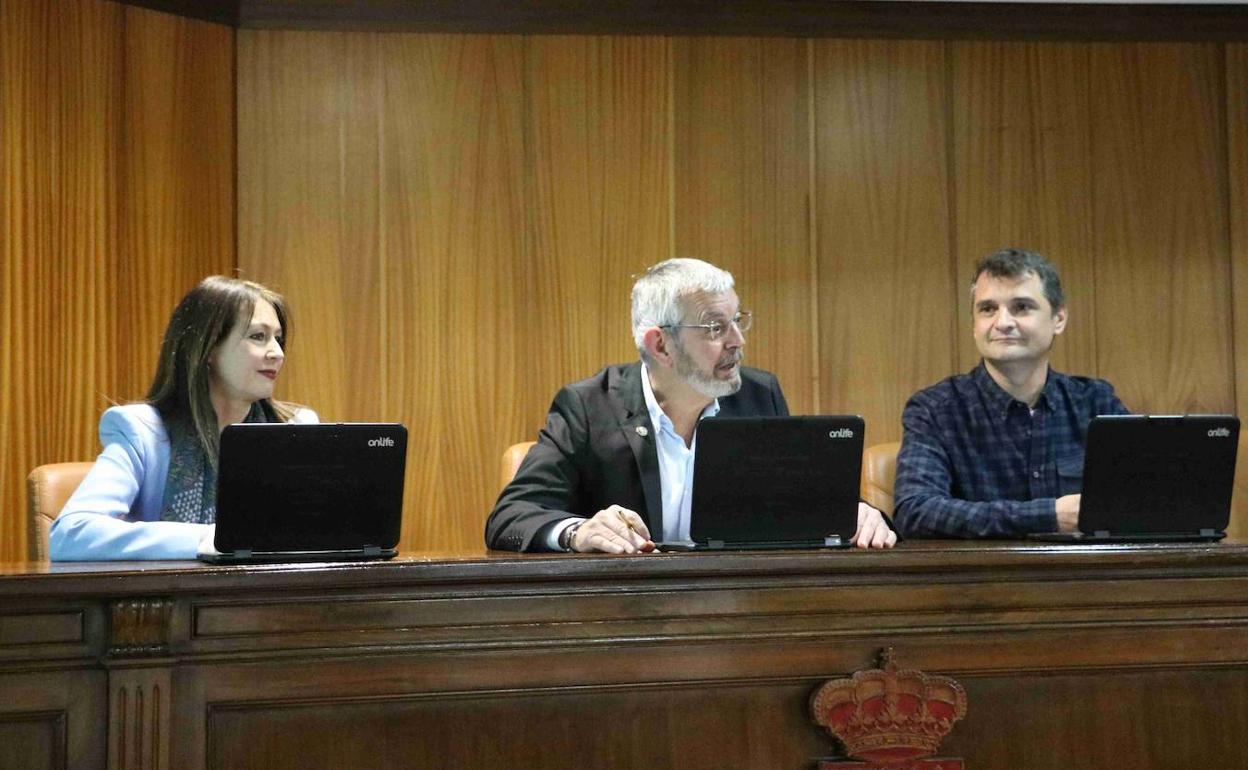 Catorce estudiantes del centro han defendido ante tribunales docentes sus trabajos. 