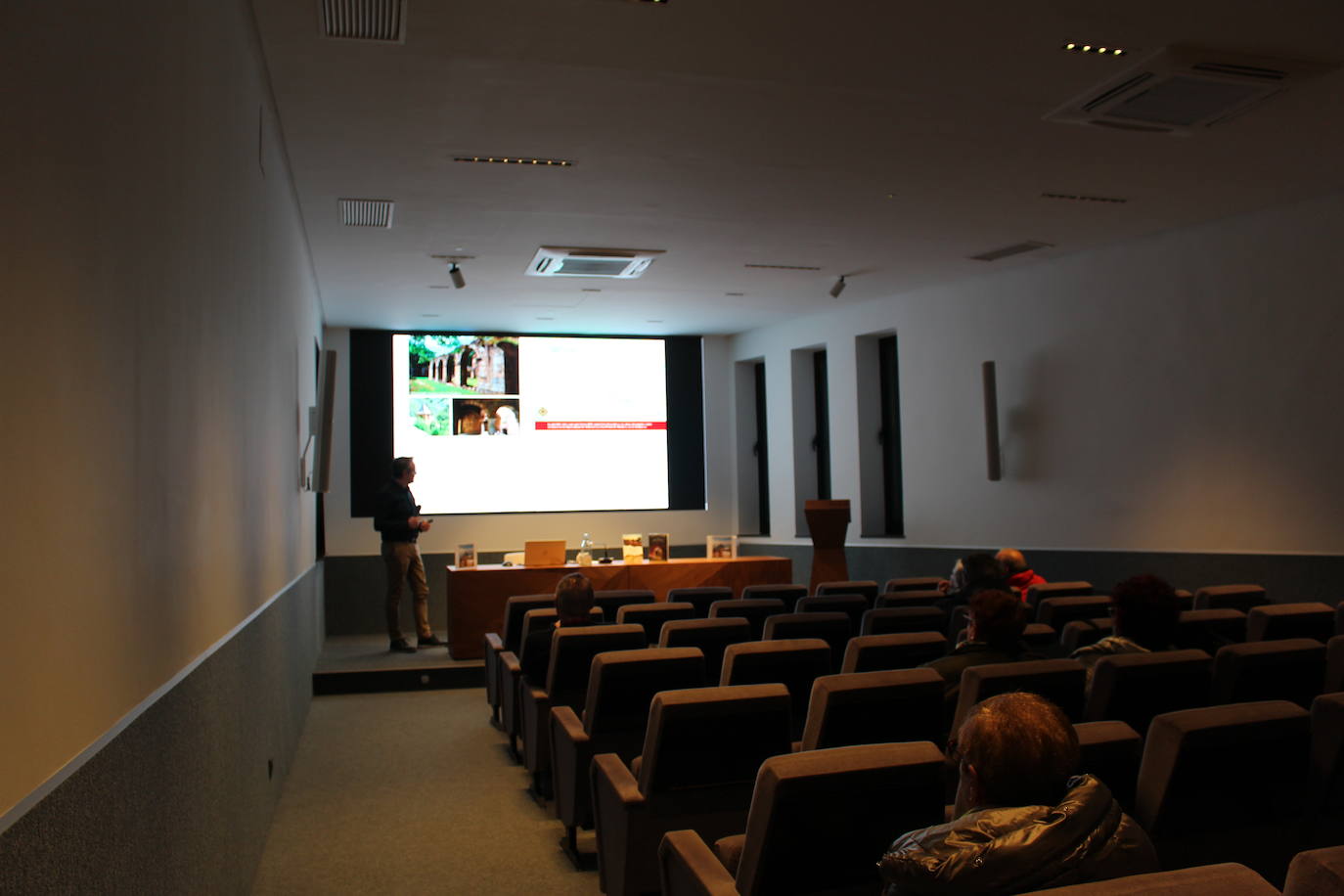 Presentación de los libros de Sergio Carracedo, 'Cabrera y Valdería en la Edad Media' y 'El Camino de Santiago por Cabrera'. 