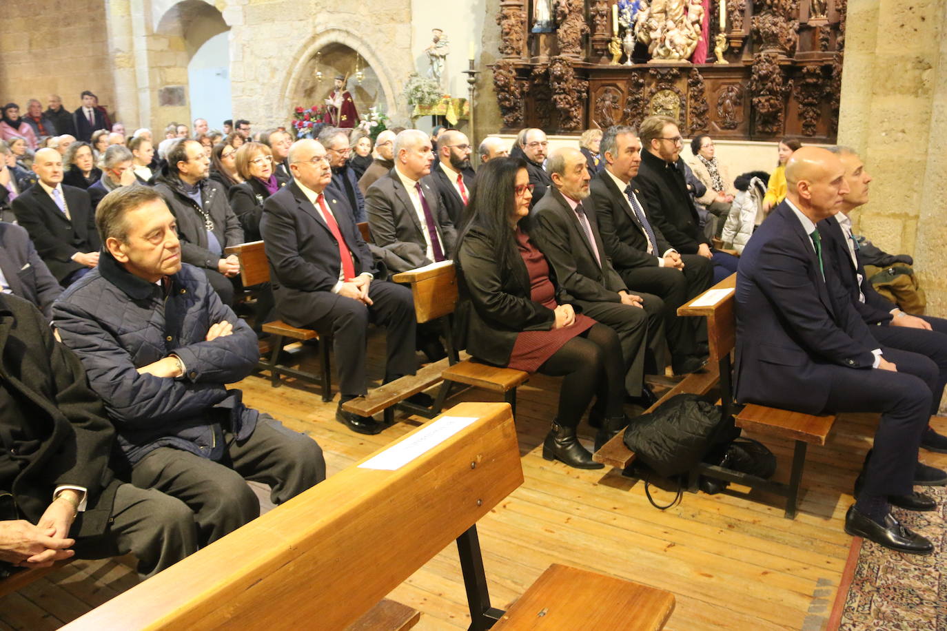 El acto se desarrolló en una repleta iglesia del Mercado, con motivo de la fiesta parroquial.