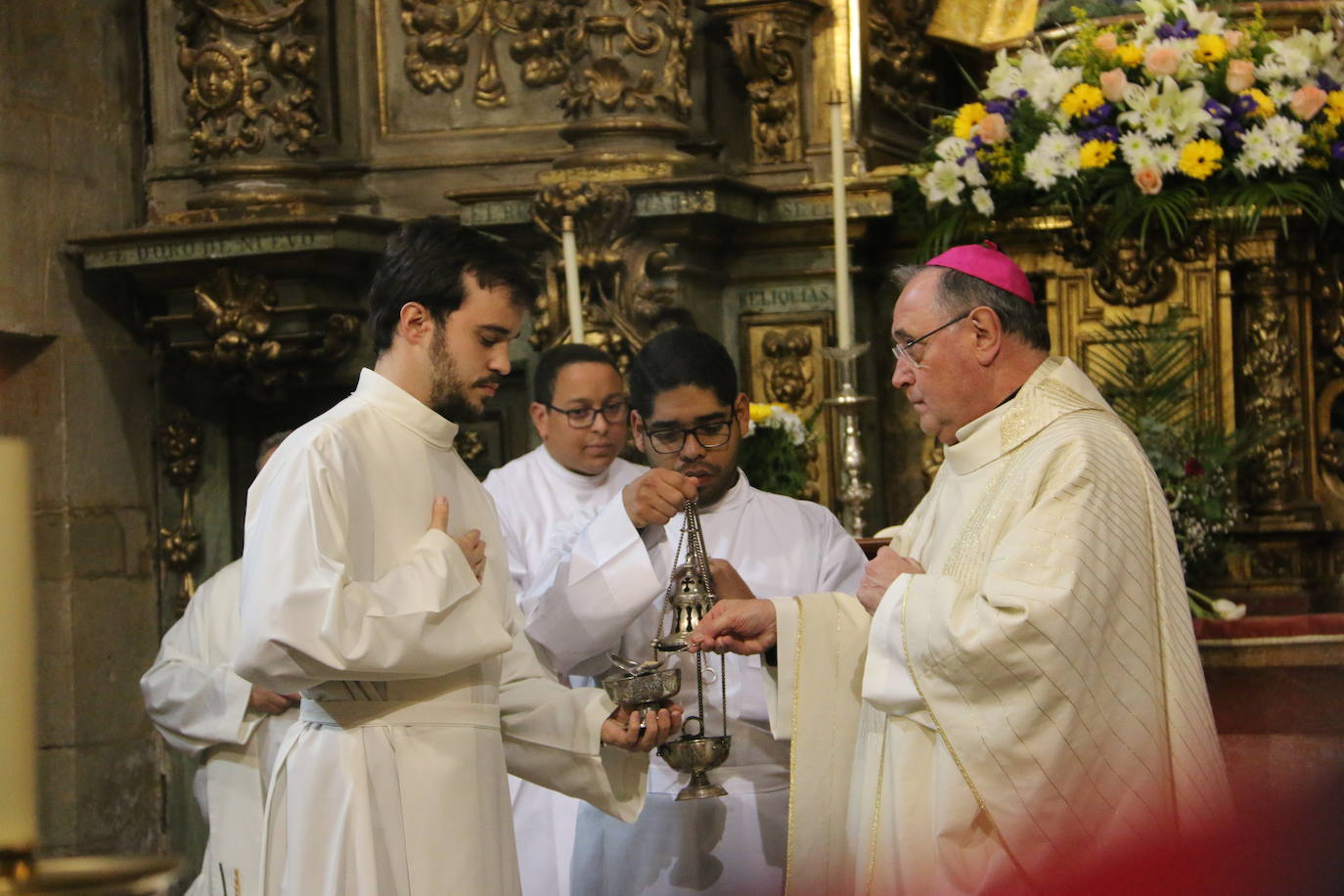 El acto se desarrolló en una repleta iglesia del Mercado, con motivo de la fiesta parroquial.